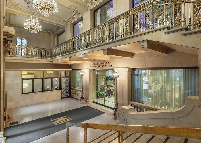 One King West Hotel&Residence